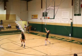 Lisa Warren playing Basketball.