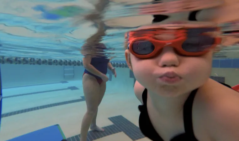 girl under water with goggles